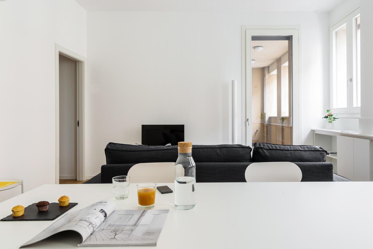 Altido Lovely 1-Bed Flat With Balcony & Free Parking Милано Екстериор снимка